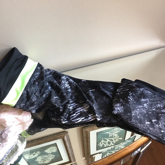 Active Life Black/White Capris NWT - Picture 5 of 5